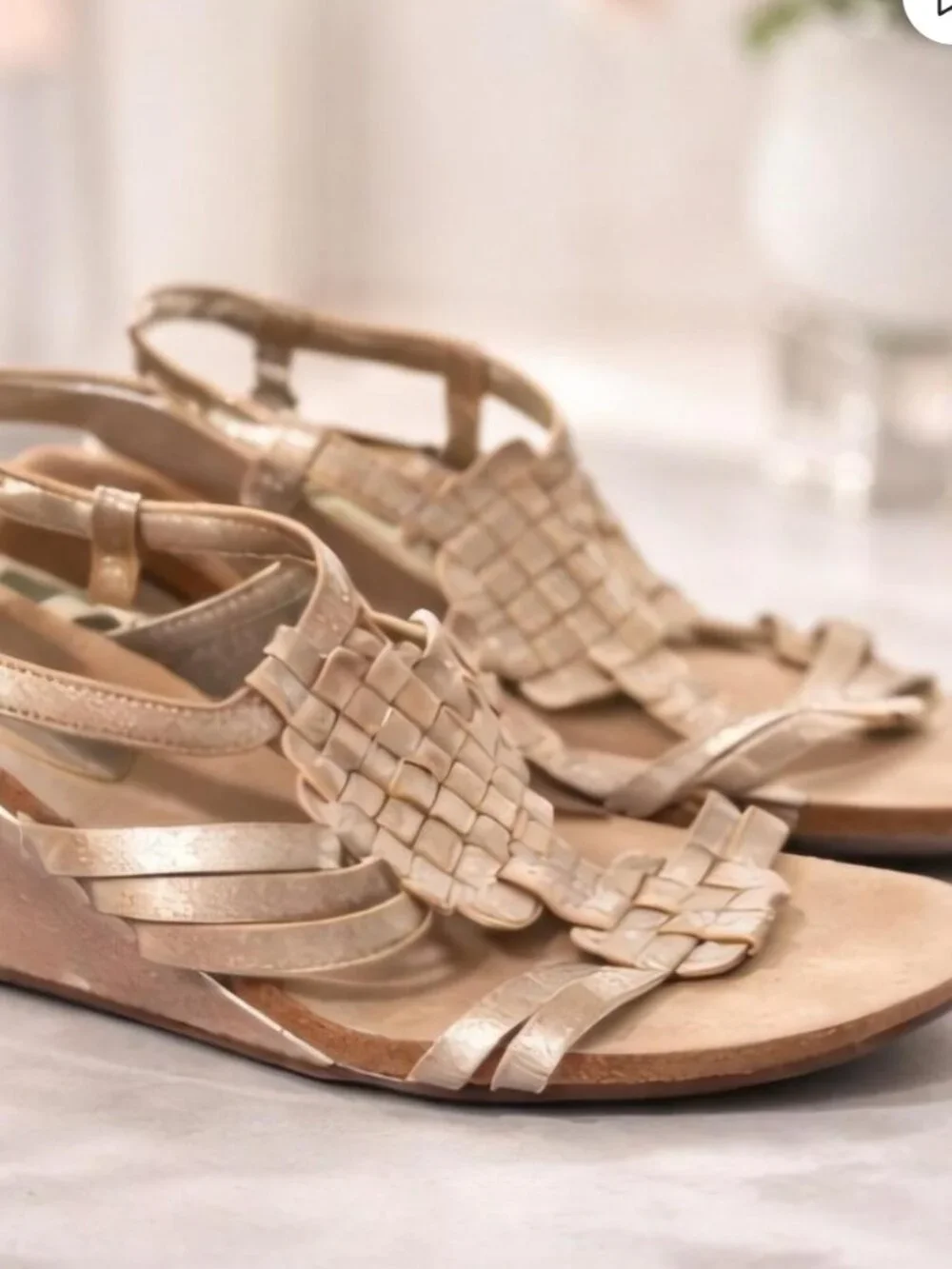 Anne Klein Metallic Wedge Sandals – Size 9 – Champagne Gold